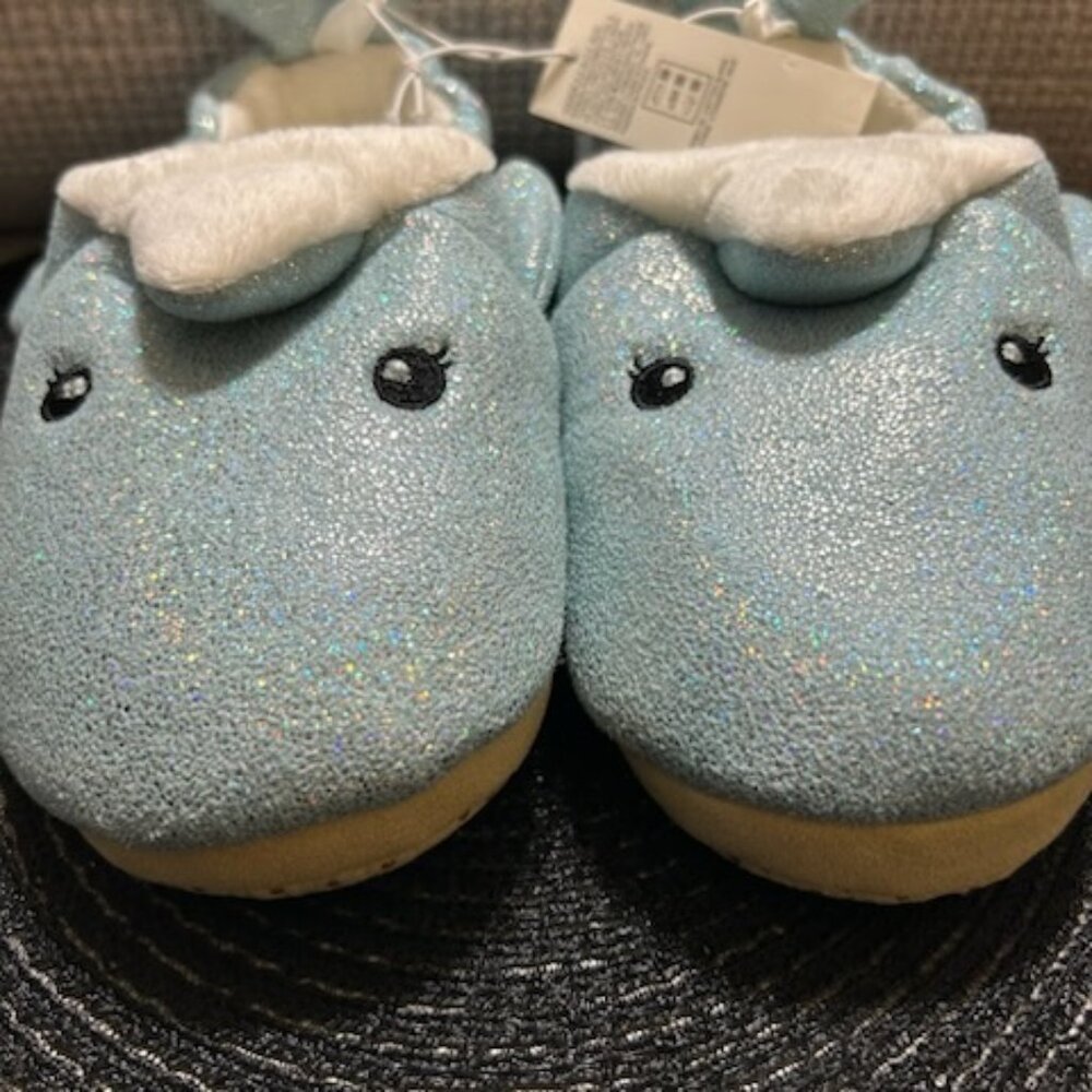 Old Navy - Shark Slippers, Toddler Size 11 - Picture 6 of 6